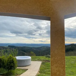 Vue Panoramique & Jacuzzi Prive , Saint-Hilaire (Haute-Loire) France